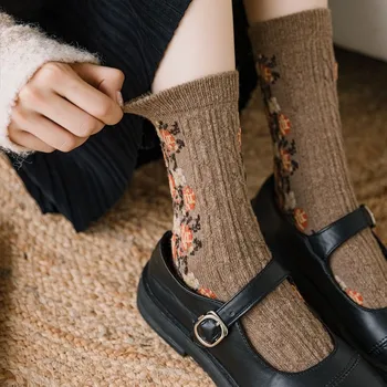 Dimri E Trashë Të Mbajtur Të Ngrohtë Grua Çorape Kashmiri Lesh Termike Bukur Çorape Grave Lule Qëndisje Harajuku Retro Streetwear Gjatë Çorape